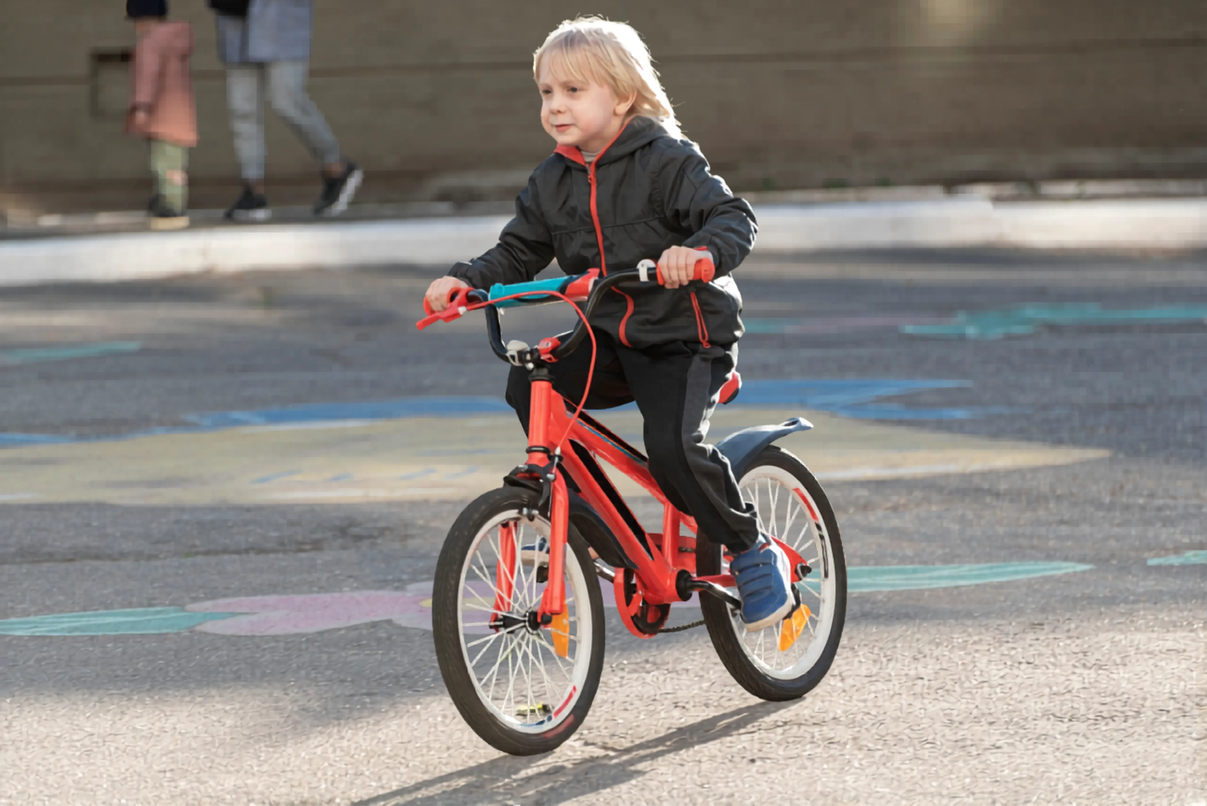 Kind aan het fietsen
